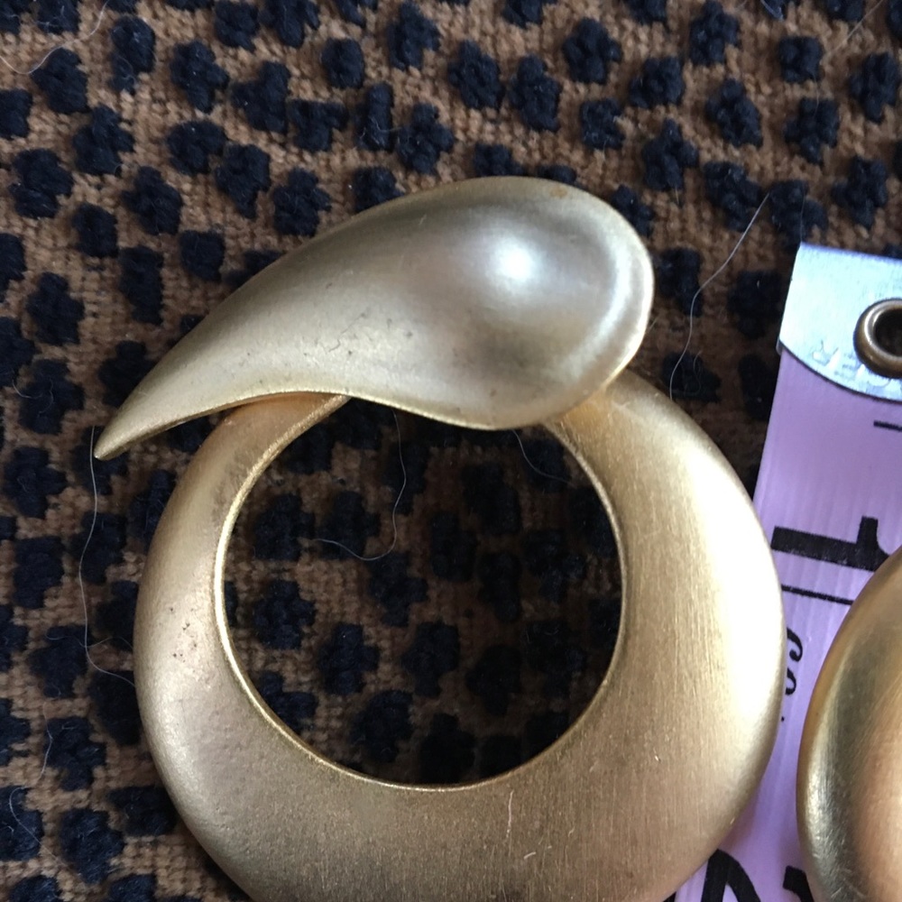 Darling, fun Diane Von Furstenberg earrings! - Picture 6 of 8
